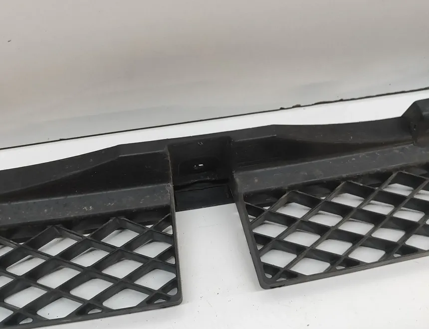 VOLKSWAGEN Touareg 2 generation (2010-2018) Hátsó lökhárító középső szerelőkonzolja 7P6807863A 32008253