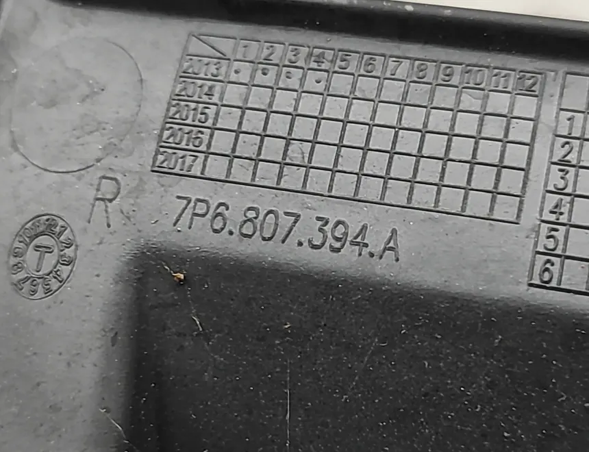 VOLKSWAGEN Touareg 2 generation (2010-2018) Держатель заднего бампера правый 7P6807394A,7P6807394C 32752956