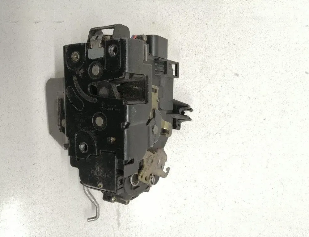 AUDI A6 C5/4B (1997-2004) Jobb első ajtó zárja 4B2837016G 17105502