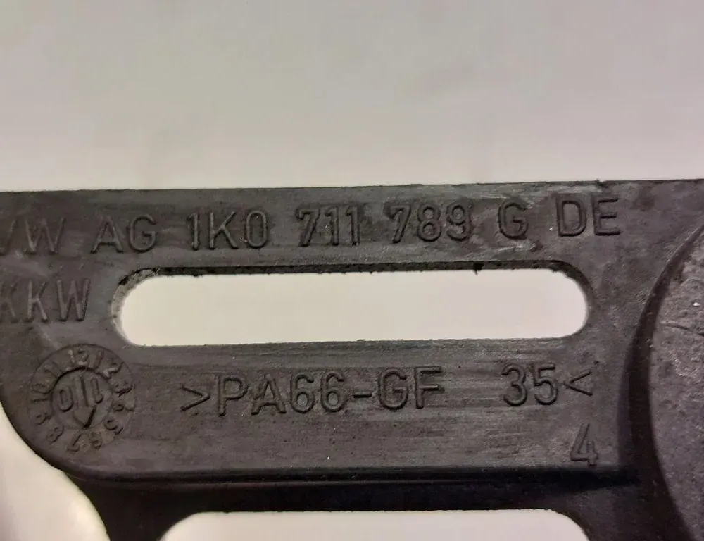 VOLKSWAGEN Golf 6 generation (2008-2015) Egyéb karosszéria-alkatrészek 1K0711789G 34325630