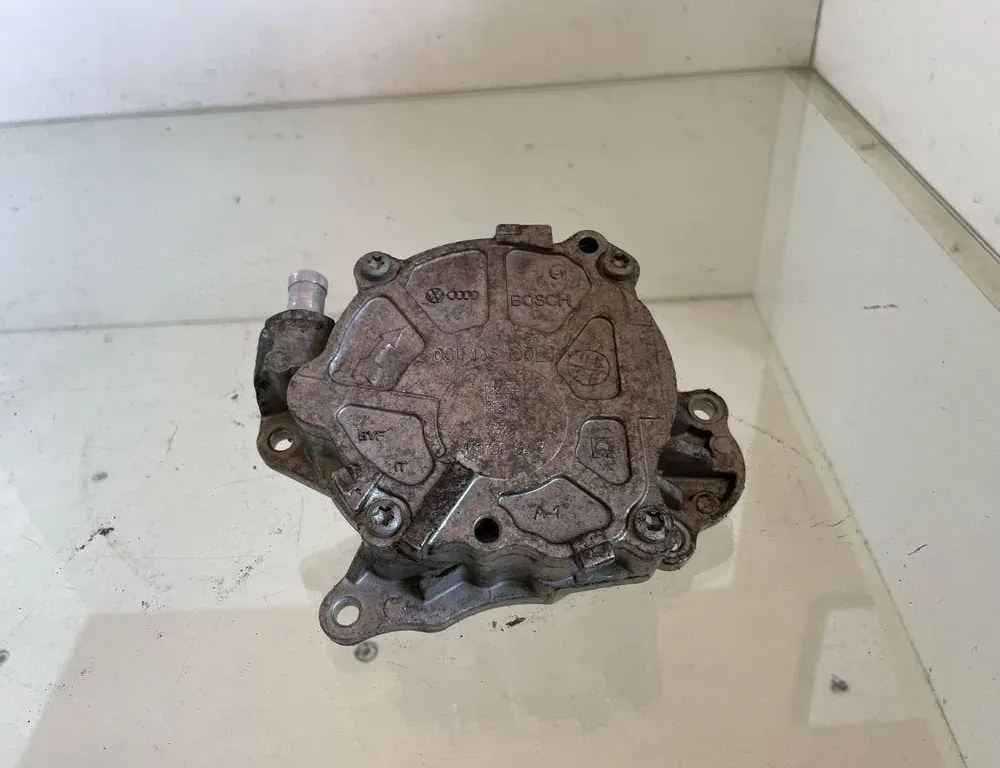 AUDI A4 B7/8E (2004-2008) Vákuumszivattyú 03L145100 33209571