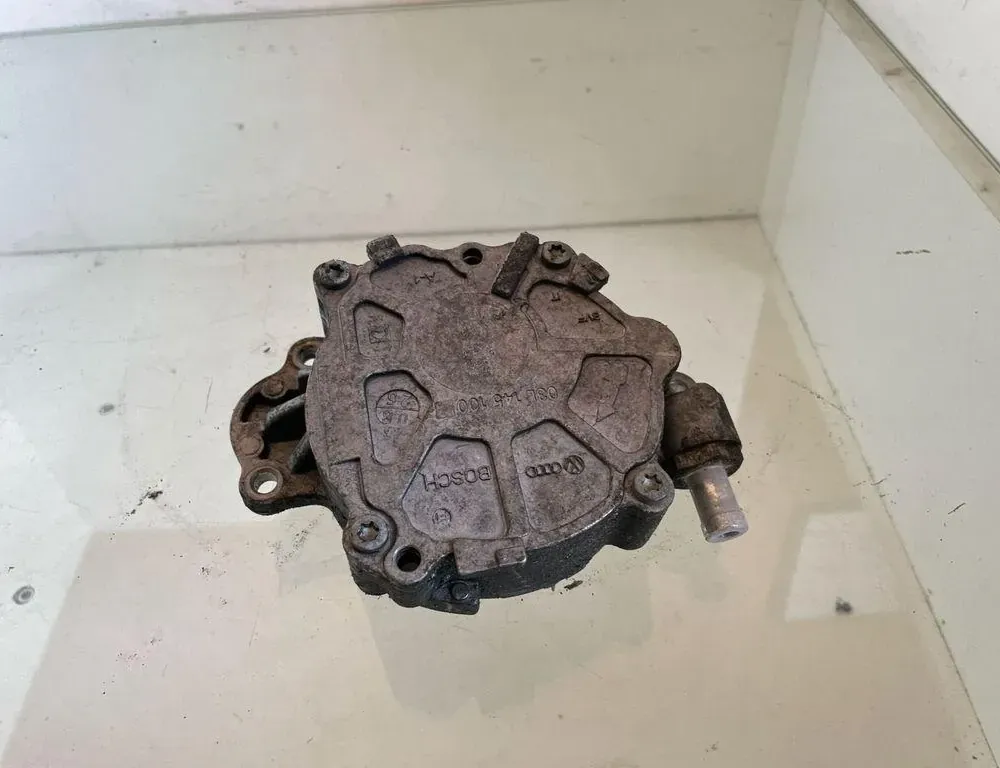 AUDI A4 B7/8E (2004-2008) Vákuumszivattyú 03L145100 33209571