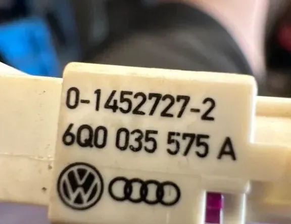 VOLKSWAGEN Tiguan 1 generation (2007-2017) Antenna 6Q0035575A 34833400