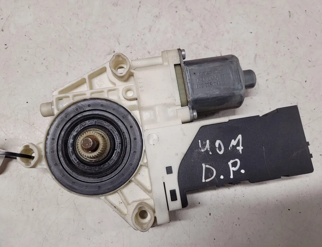 PEUGEOT 307 1 generation (2001-2008) Bal első ajtó ablakemelő motorja 1137328127 28661708