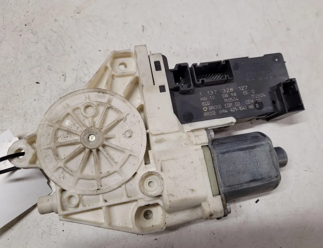 PEUGEOT 307 1 generation (2001-2008) Bal első ajtó ablakemelő motorja 1137328127 28661796