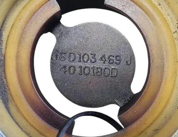 AUDI A4 B7/8E (2004-2008) Крышка клапана 06D103469J 33177453