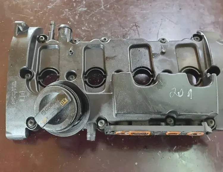 AUDI A4 B7/8E (2004-2008) Szelepfedél 34832945