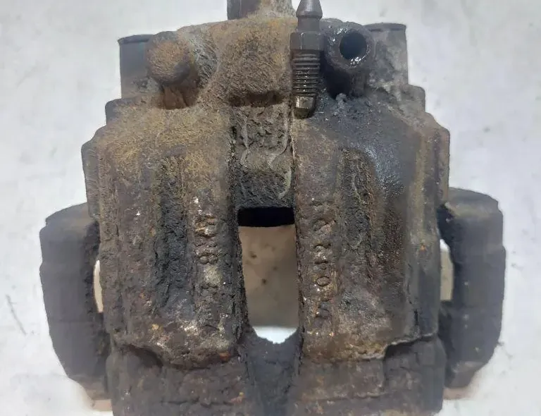 BMW 3 Series E90/E91/E92/E93 (2004-2013) Bal hátsó féknyereg 34311137