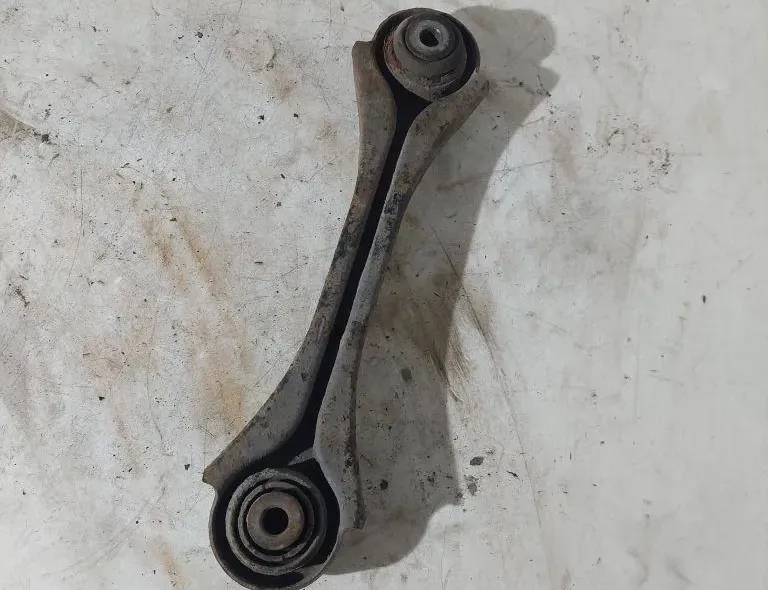 BMW 3 Series E90/E91/E92/E93 (2004-2013) Рычаг задний правый 34321510