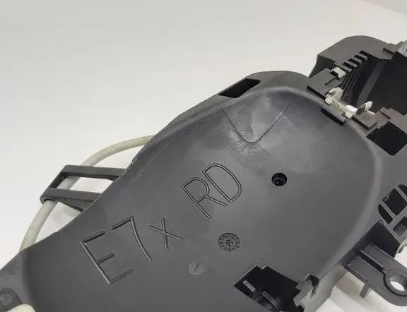 BMW X5 G05/G18 (2018-2024) Bal hátsó ajtó külső fogantyúja E7xrd 34310733