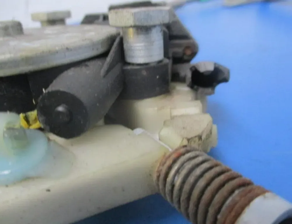 VOLVO V40 1 generation (1996-2004) Rear left door window lifter 21369200