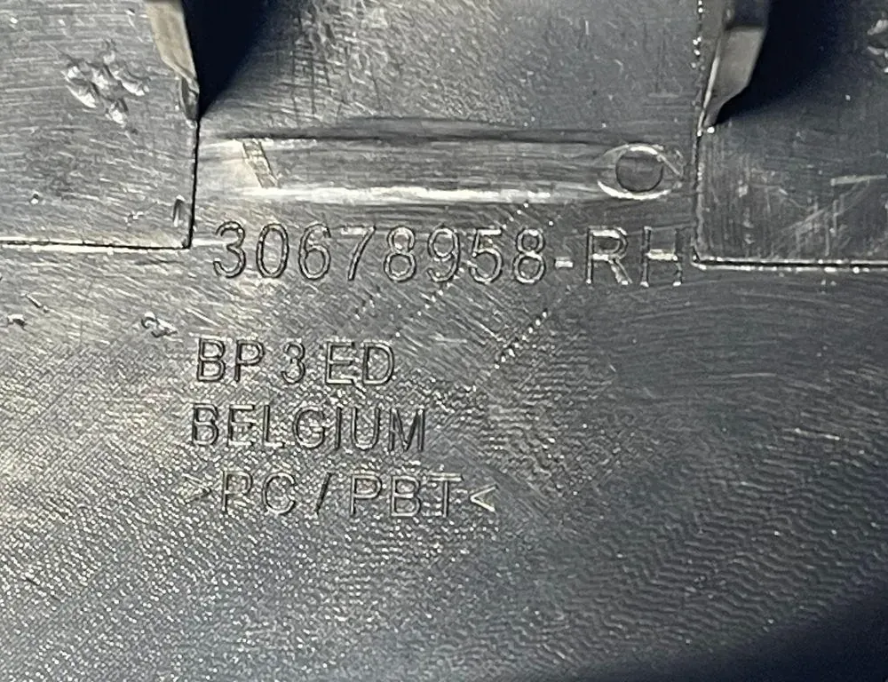 VOLVO XC60 1 generation (2008-2017) Right Side Headlight Washer Cover Cap 39875254 33891844