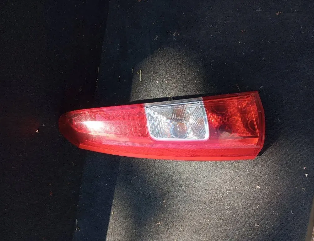 VOLVO V70 2 generation (2000-2008) Фонарь задний правый 160985 33124399