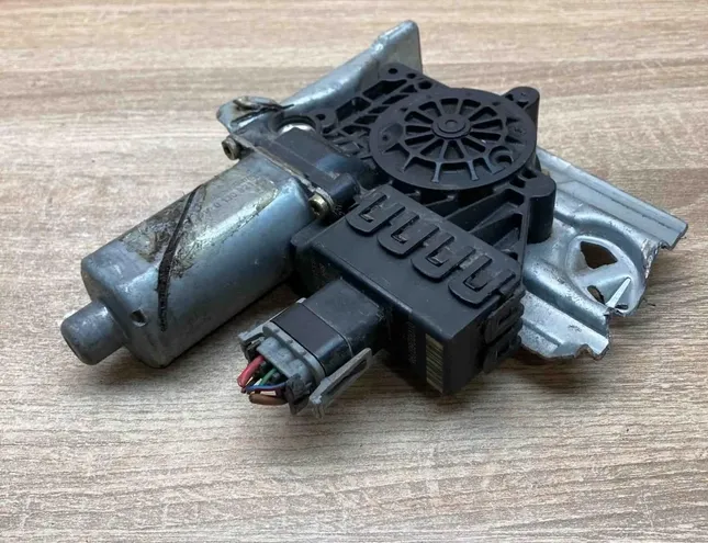 OPEL Astra G (1998-2009) Front Left Door Window Regulator Motor 90521882,0130821715,WithPlug 34332065