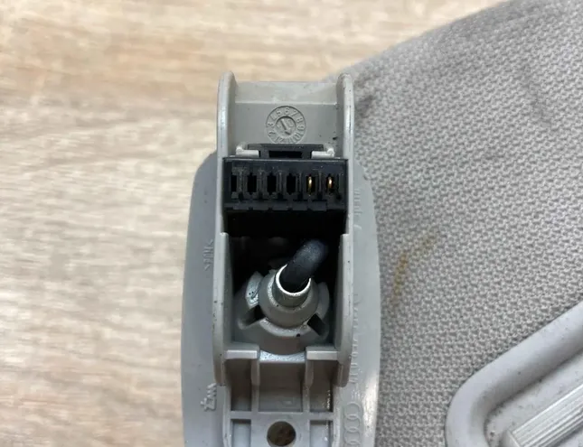 AUDI A6 C4/4A (1994-1997) Jobb oldali napellenző 4F0857552 34312615