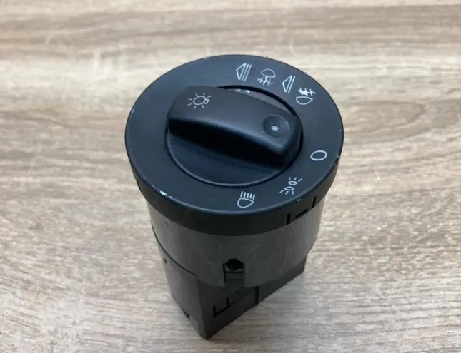 VOLKSWAGEN Passat B7 (2010-2015) Переключатель света 8E0941531C 34349717