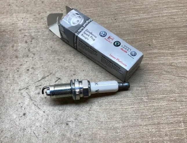 VOLKSWAGEN Golf 1 generation (1974-1993) Cвеча 101905620 34441219