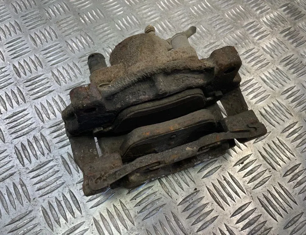 VOLVO V60 1 generation (2010-2020) Jobb első féknyereg 34091915