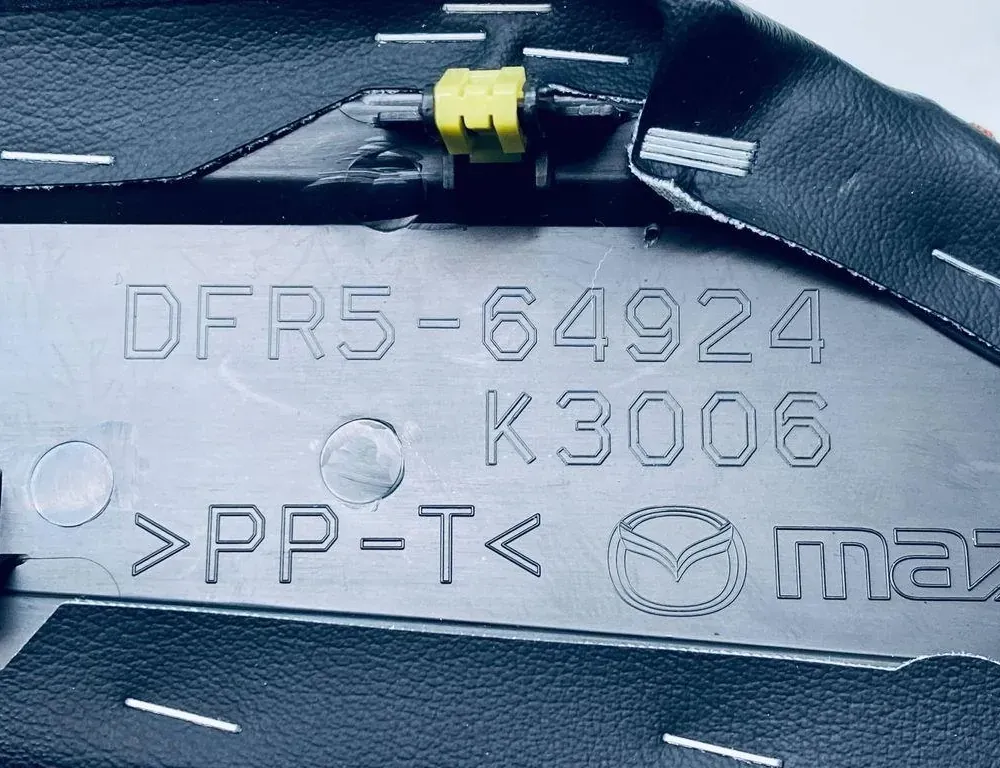 MAZDA CX-30 1 generation (2019-2023) Egyéb díszítőcsík-részek DFS46448XB06 34832801