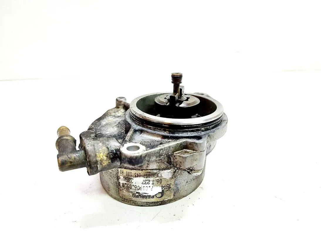 AUDI A4 B7/8E (2004-2008) Vákuumszivattyú 057145100AD 30154688