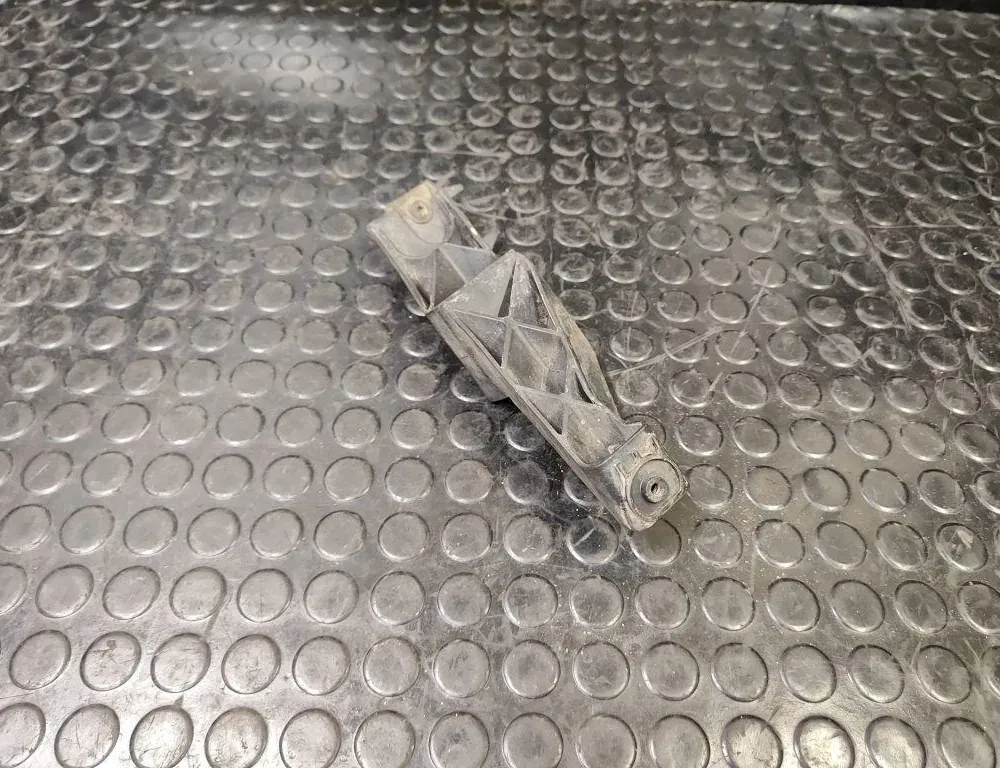 VOLKSWAGEN Touareg 2 generation (2010-2018) Jobb hátsó lökhárító konzolja 7P6807045 33173361