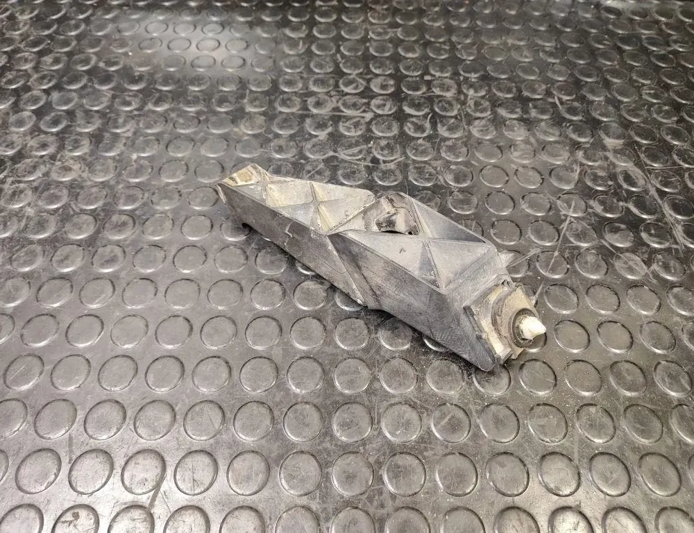 VOLKSWAGEN Touareg 2 generation (2010-2018) Jobb hátsó lökhárító konzolja 7P6807045 33173361