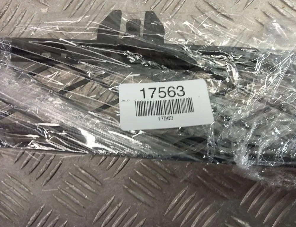 BMW X3 F25 (2010-2017) Elülső alsó rács 7210466 31014896