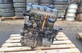 VOLKSWAGEN Passat B5 (1996-2005) Двигатель 32816702