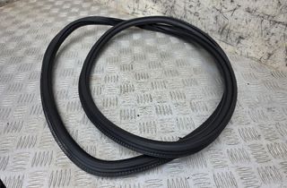AUDI A4 B9/8W (2015-2024) Front Left Door Seal Rubber 8W5833721B 33001254