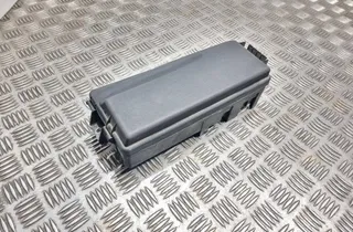 OPEL Vectra C (2002-2005) Biztosítószekrény 13170899 33566860