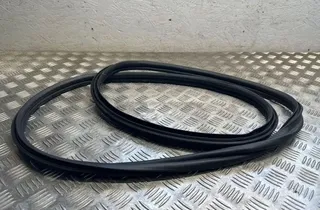 BMW i8 I12 (2013-2017) Резиновый уплотнитель крышки багажника 7336402 33165376