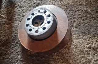 VOLKSWAGEN Touran 3 generation (2015-2023) Bal hátsó féktárcsa 33872410