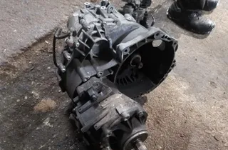 VOLKSWAGEN Tiguan 1 generation (2007-2017) Gearbox KUG 33875034