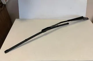 AUDI A5 F5 (2016-2024) Első ablaktörlő karok 8W1955407 33772876