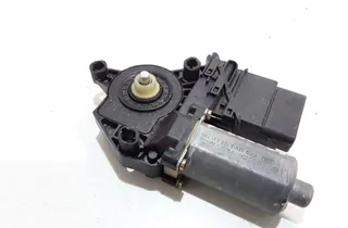 VOLKSWAGEN Golf 4 generation (1997-2006) Jobb hátsó ajtó ablakvezérlő motorja 0130821766 31406664