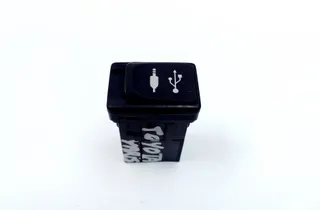 TOYOTA Yaris 3 generation (2010-2019) Дополнительные соединители музыкального проигрывателя 86190-0D030 15390041