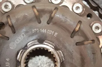 VOLKSWAGEN Transporter T5 (2003-2015) Kapcsolótárcsa 070141031E 33271821