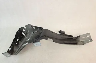 VOLVO XC40 1 generation (2017-2024) Jobb első sárvédő tartója 32348653 34305580