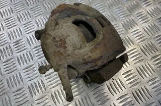 VOLVO V60 1 generation (2010-2020) Jobb első féknyereg 34091915