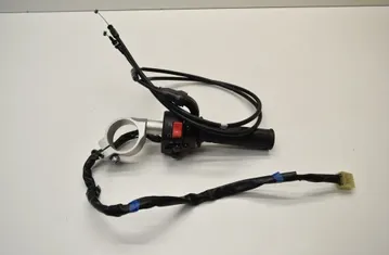 YAMAHA YZF-R Jobb oldali kormányvédő rögzítője jobb oldalon 33938157