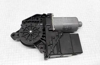 VOLKSWAGEN Golf 4 generation (1997-2006) Jobb hátsó ajtó ablakvezérlő motorja 0130821766,105407301 32498808