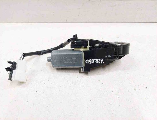 MERCEDES-BENZ C-Class W204/S204/C204 (2004-2015) Front Left Seat Control Motor 825843694,0390203369 32732440