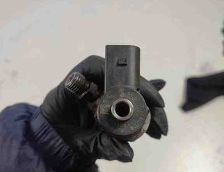 SKODA Yeti 1 generation (2009-2018) Fuel Injector 0445110469 31939370