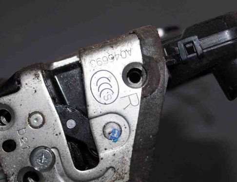 TOYOTA Avensis 2 generation (2002-2009) Front Left Door Lock A046693 31943616