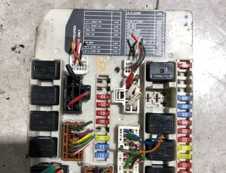 NISSAN Note 1 generation (2005-2014) Fuse box 284B7AX61A 32862495