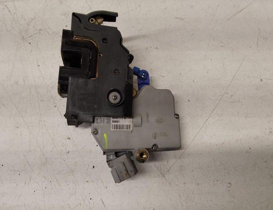 NISSAN X-Trail T30 (2001-2007) Front Right Door Lock 805533Y500 32967030