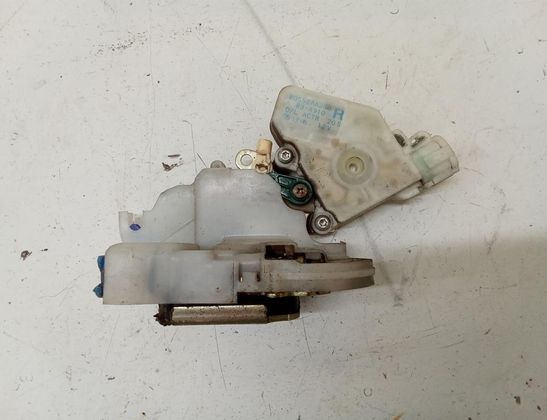 NISSAN X-Trail T30 (2001-2007) Front Right Door Lock 80552AA200 32992833