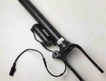 MERCEDES-BENZ R-Class W251 (2005-2017) Амортизатор передний правый A2513200325,A2513203113,A2513203013,A2513203113,A2513200325,251320311380,251320561380,251320571380,251320561360,251320561388,251320301380,2513203113,2513205613,2513205713,A251320301380,A2513205613,A251320561380,A251320571380,A2513203013 28245071