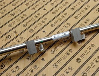 VOLKSWAGEN Passat B6 (2005-2010) Fuel Rail 03H133316 32850913