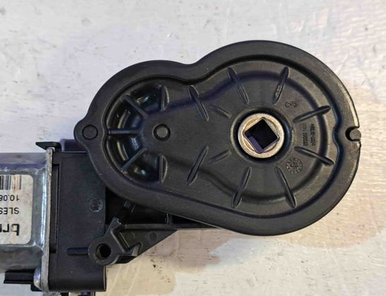 JAGUAR XE 1 generation (2014-2024) Bal első ülés vezérlőmotorja C84241-100 29500470